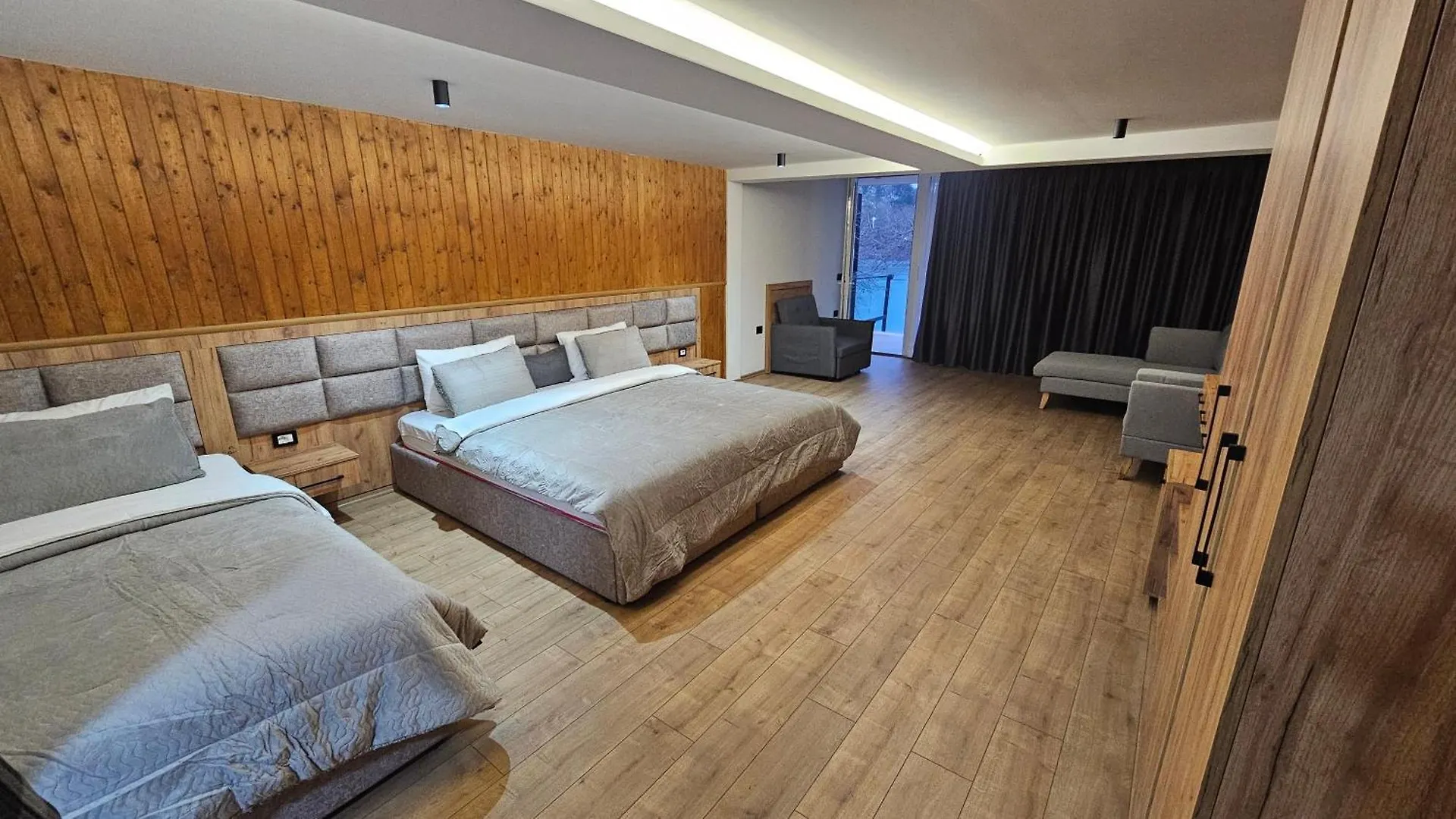 1 Private Bedroom Villa River View&Jacuzzi Shkodër