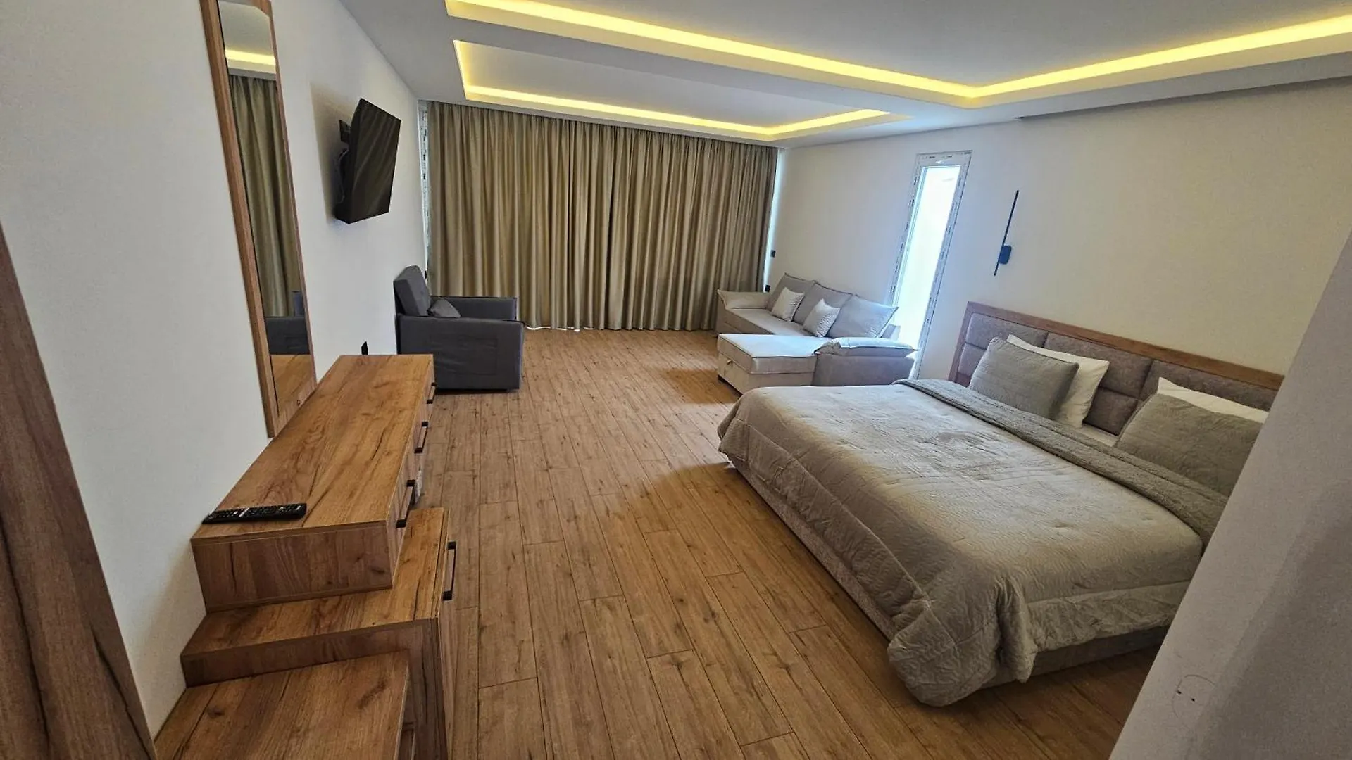 1 Private Bedroom Villa River View&Jacuzzi Shkodër