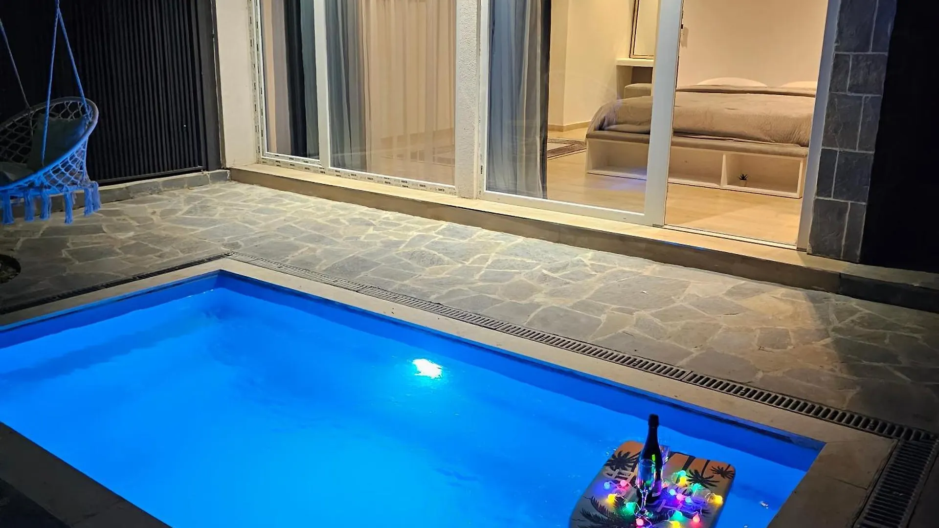1 Private Bedroom Villa River View&Jacuzzi Shkodër